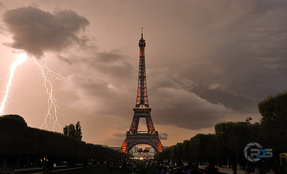 Hot Strike at the Eiffel